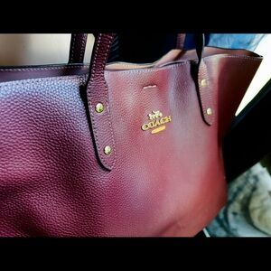 Large COACH tote. Saddle color- shifts red-brown & maroon. Pre- Loved